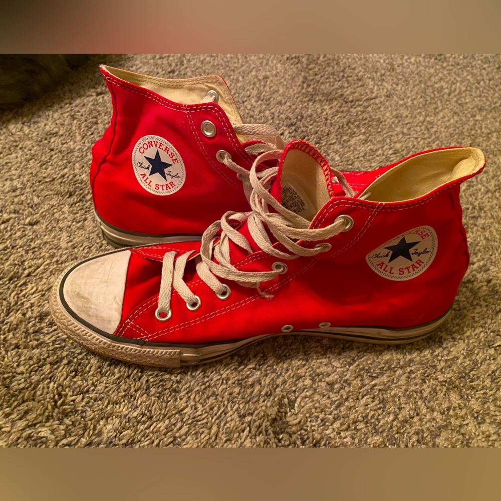 Mens Size 10 converse